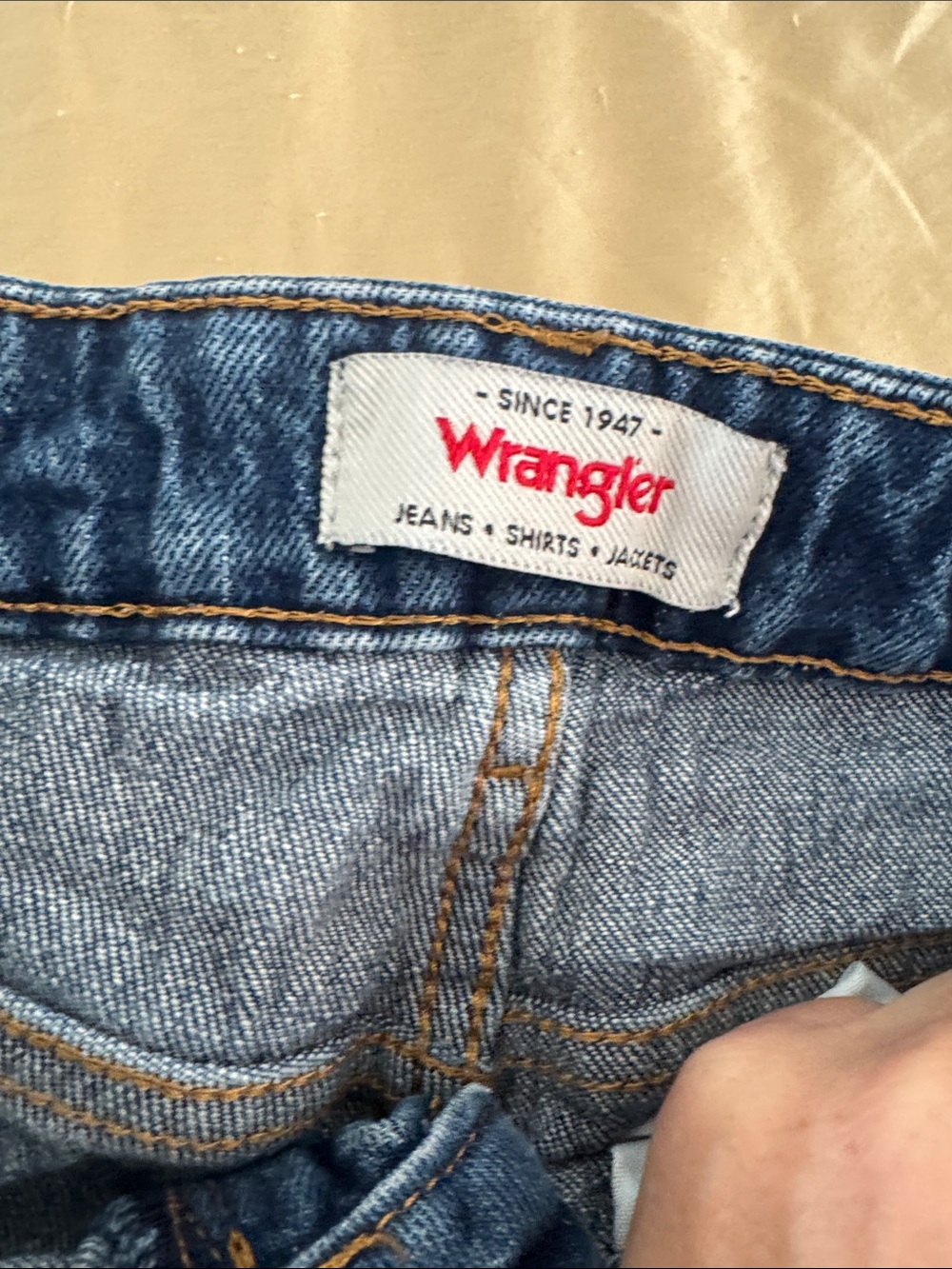 Wrangler Vintage-Inspired Dark Blue Flare Jeans with Embroidered Pockets - Picture 4 of 5